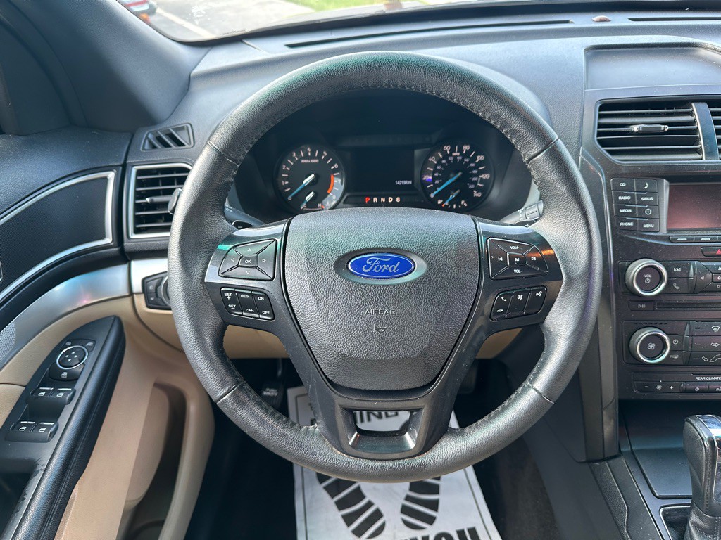 2016 Ford Explorer Image 12