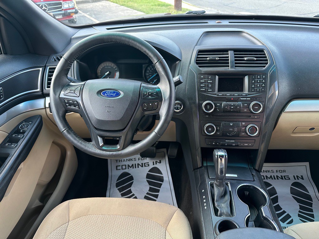 2016 Ford Explorer Image 13