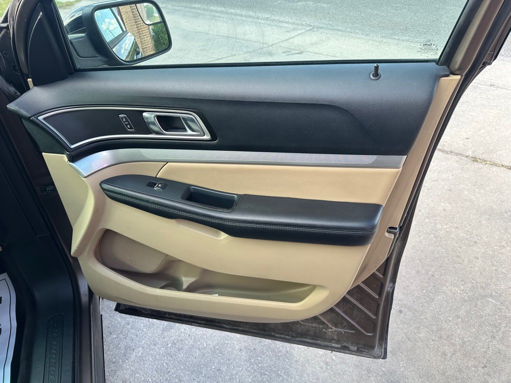 2016 Ford Explorer Image 16