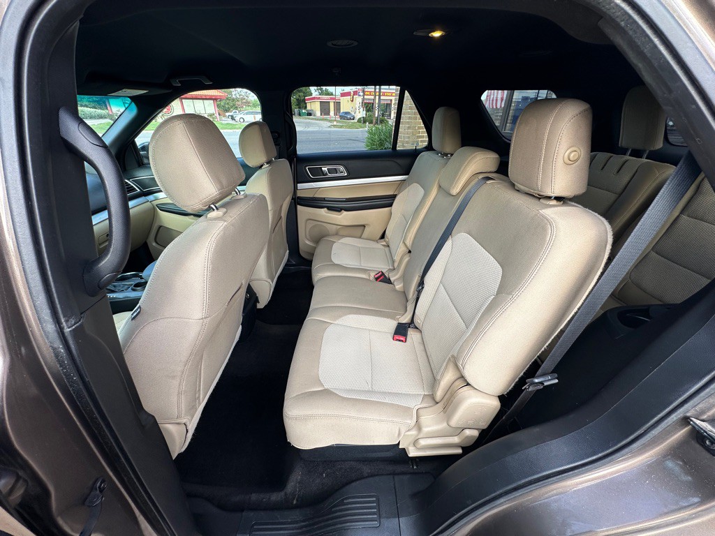 2016 Ford Explorer Image 18