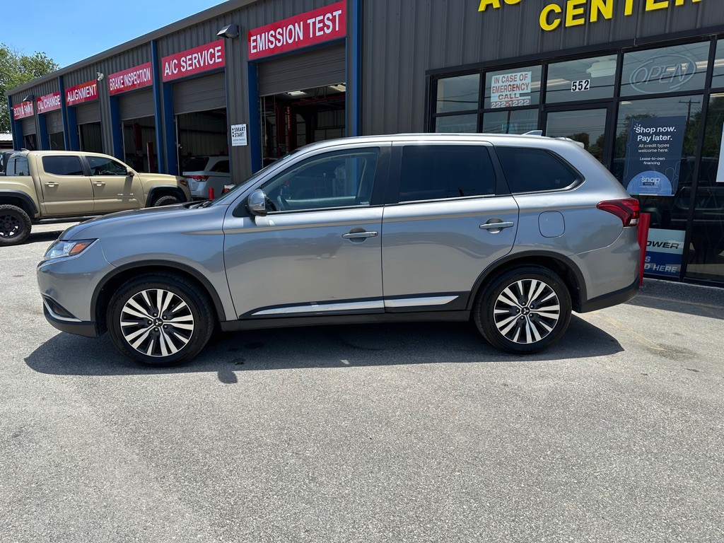 2020 Mitsubishi Outlander Image 2
