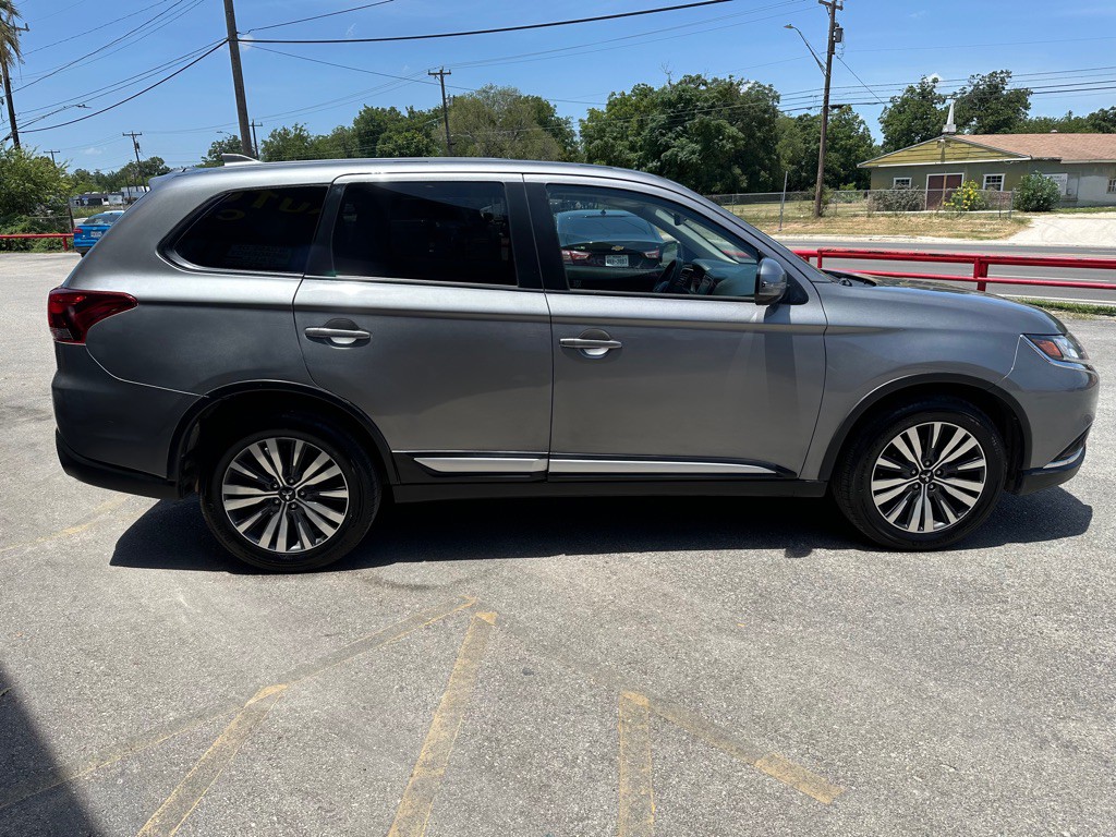 2020 Mitsubishi Outlander Image 4