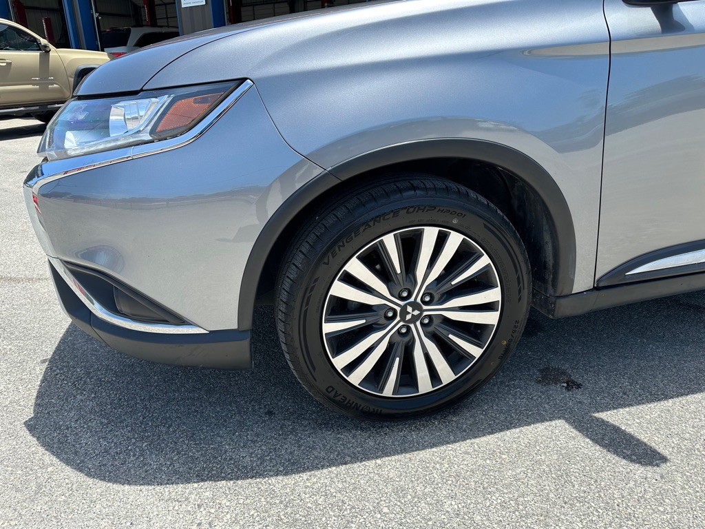 2020 Mitsubishi Outlander Image 5