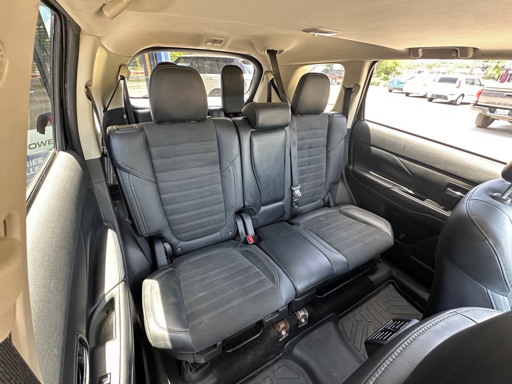 2020 Mitsubishi Outlander Image 18