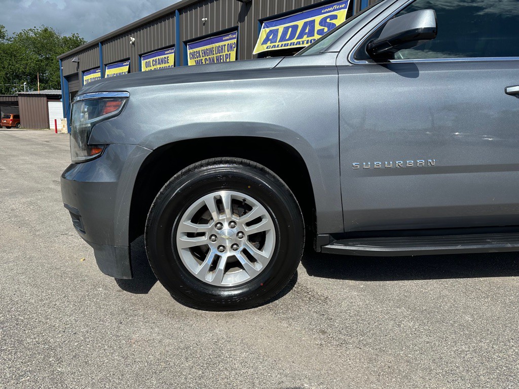 2020 Chevrolet Suburban Image 3