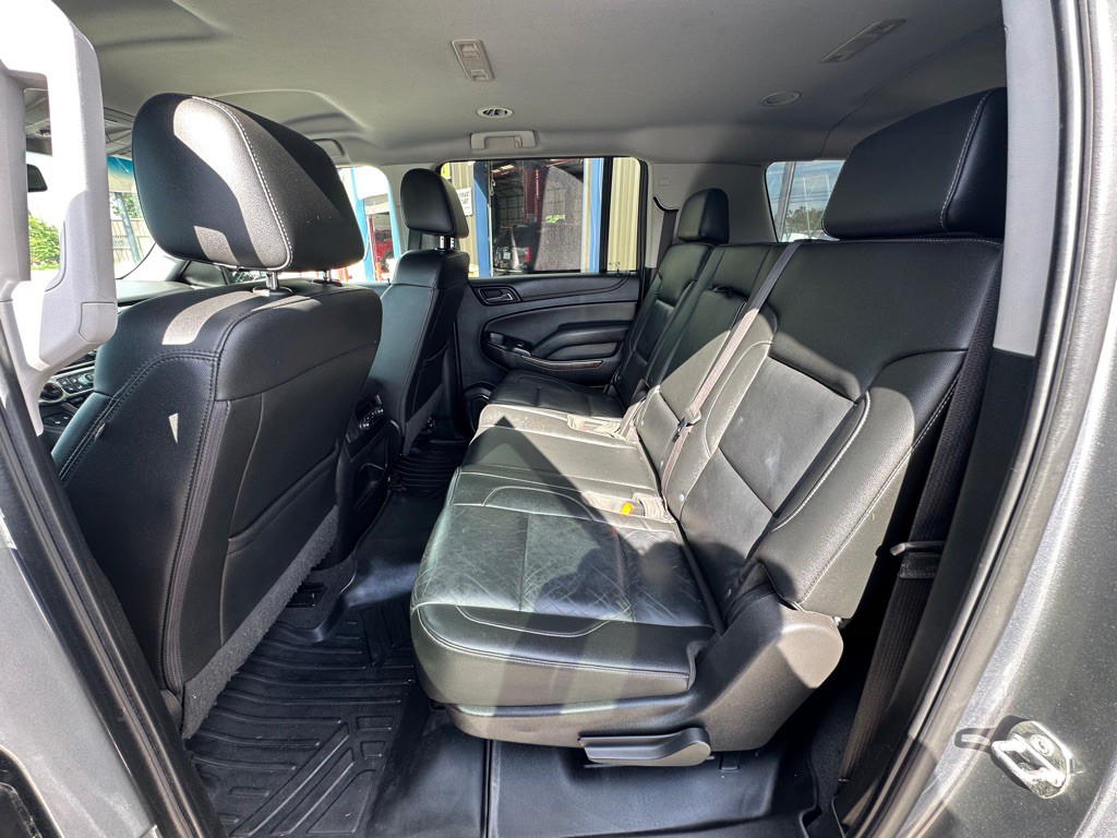 2020 Chevrolet Suburban Image 12