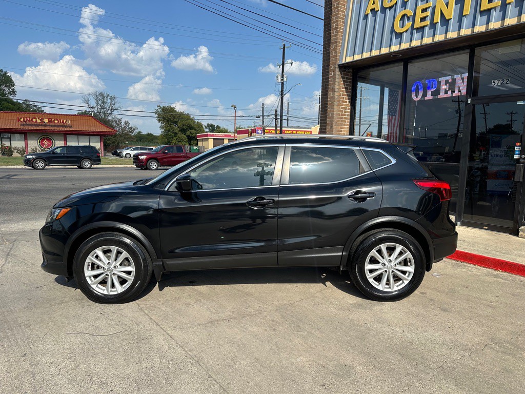 2017 Nissan Rogue Image 2