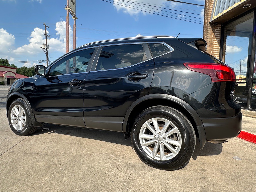 2017 Nissan Rogue Image 3