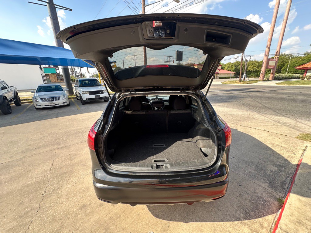 2017 Nissan Rogue Image 10