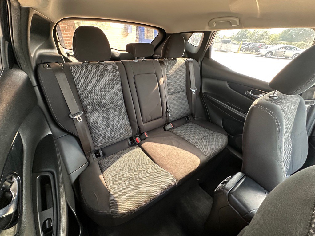 2017 Nissan Rogue Image 15