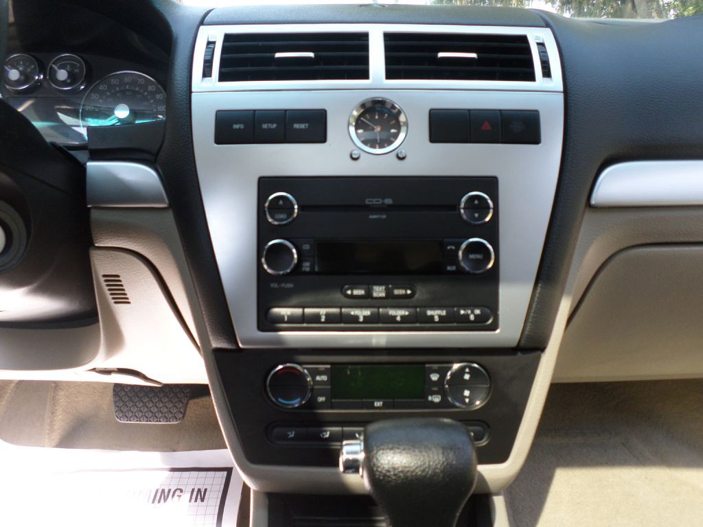 2008 Mercury Milan Image 24