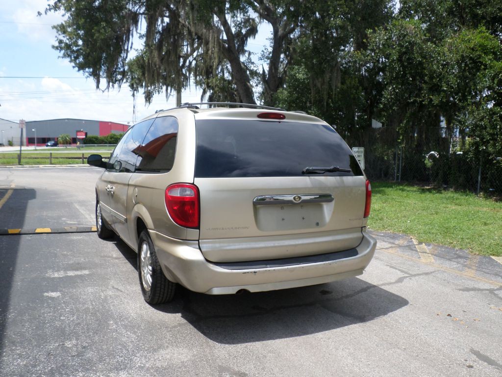 2007 Chrysler Town & Country Image 7