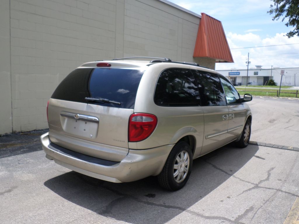 2007 Chrysler Town & Country Image 9