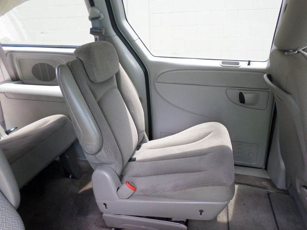 2007 Chrysler Town & Country Image 14
