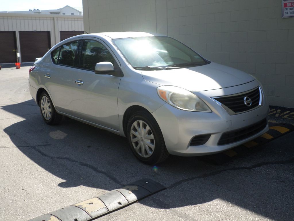 2014 Nissan Versa Image 2