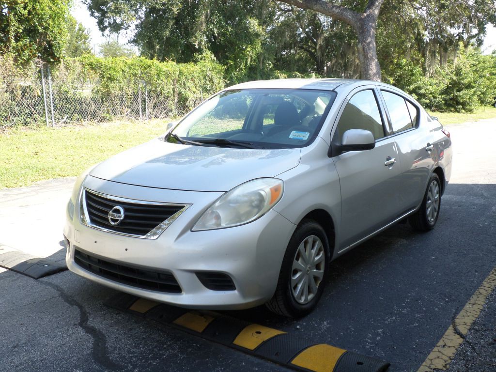 2014 Nissan Versa Image 4