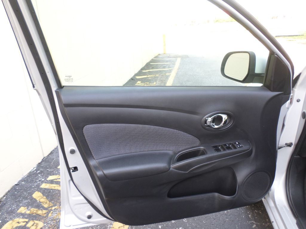 2014 Nissan Versa Image 11