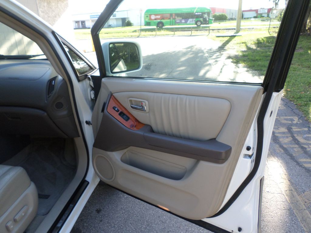 2003 Lexus RX Image 10