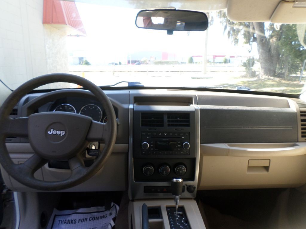 2008 Jeep Liberty Image 10