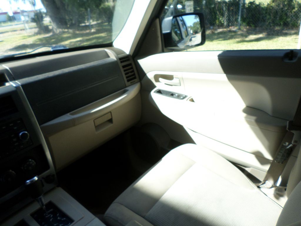 2008 Jeep Liberty Image 11