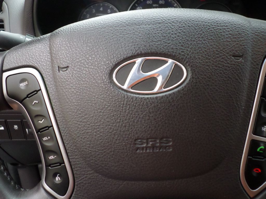 2012 Hyundai Santa Fe Image 25