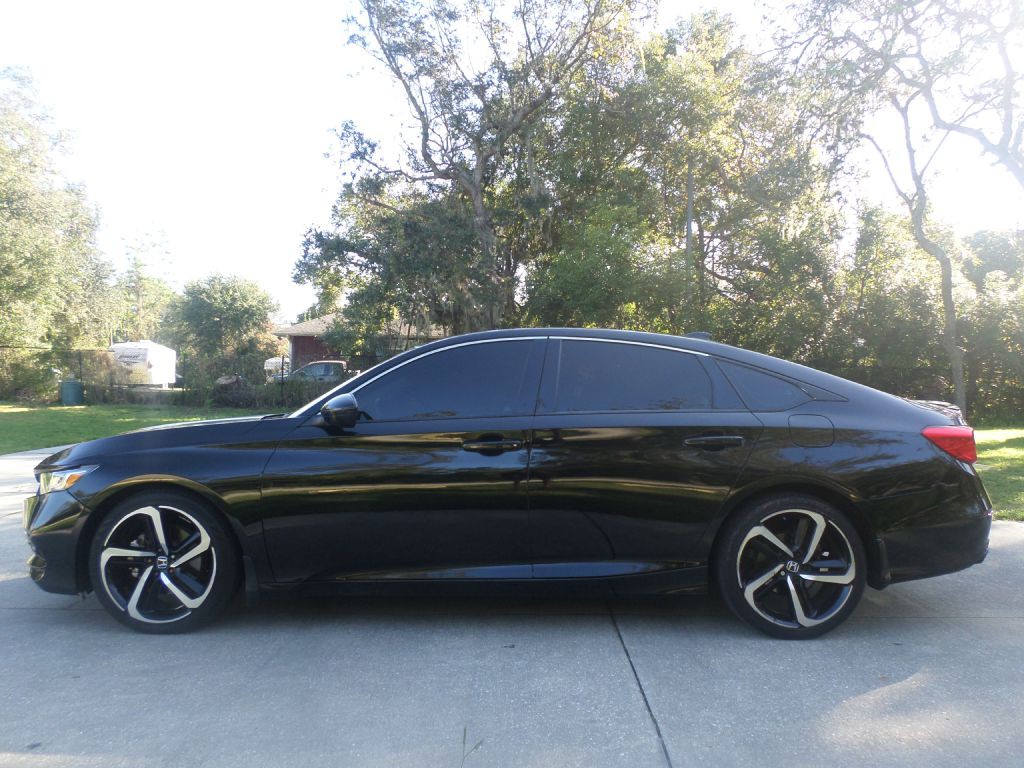 2019 Honda Accord Image 1