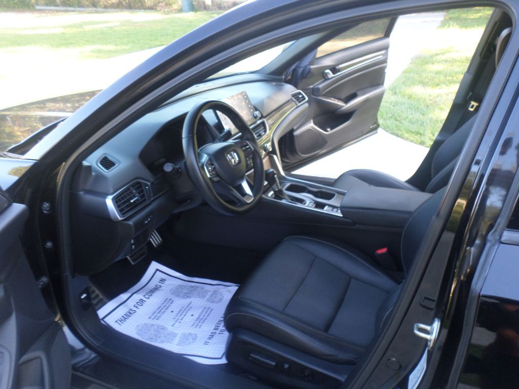 2019 Honda Accord Image 17