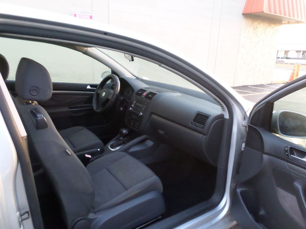 2006 Volkswagen Rabbit Image 9