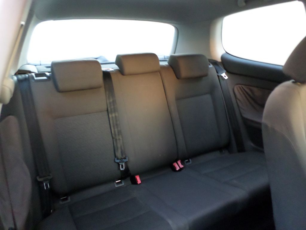 2006 Volkswagen Rabbit Image 12