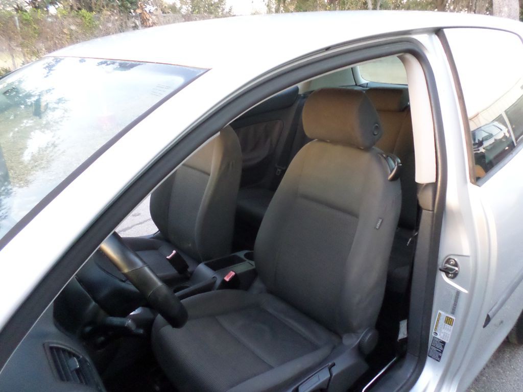 2006 Volkswagen Rabbit Image 13