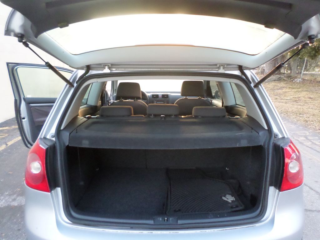 2006 Volkswagen Rabbit Image 24