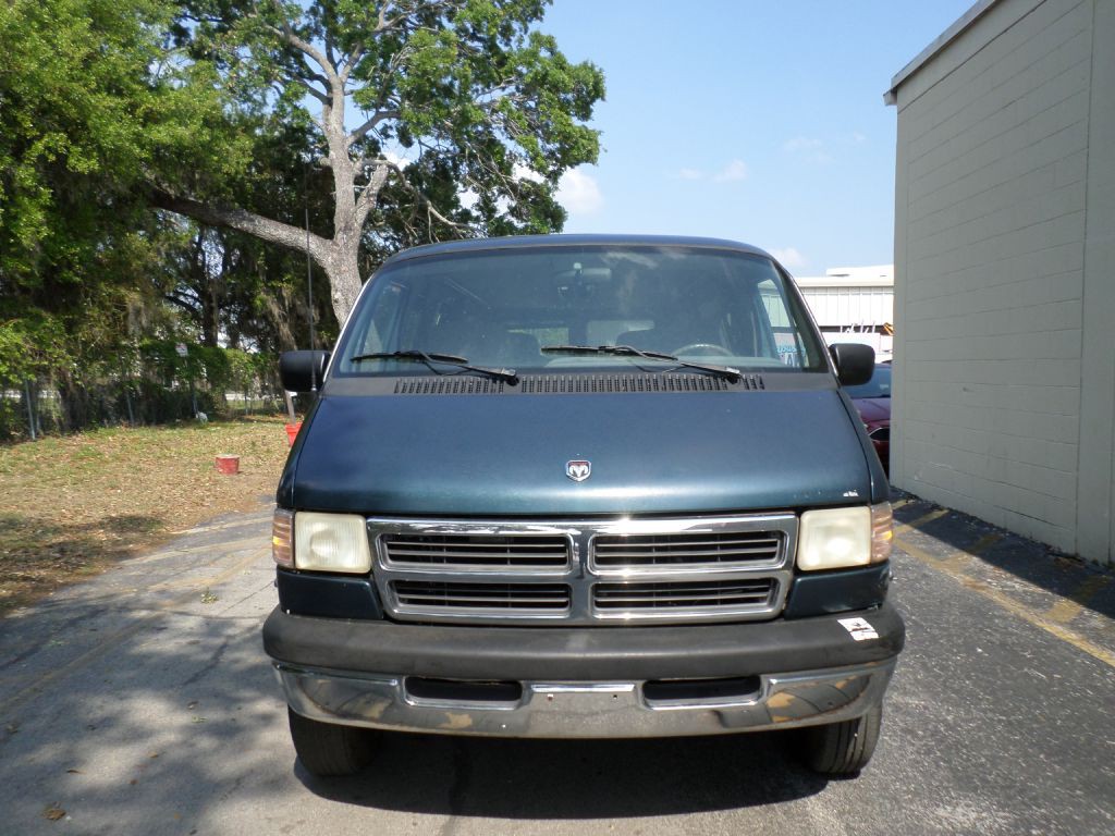 1997 Dodge Ram Van Image 3