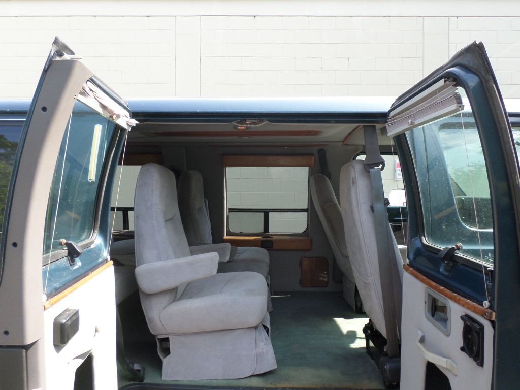 1997 Dodge Ram Van Image 9