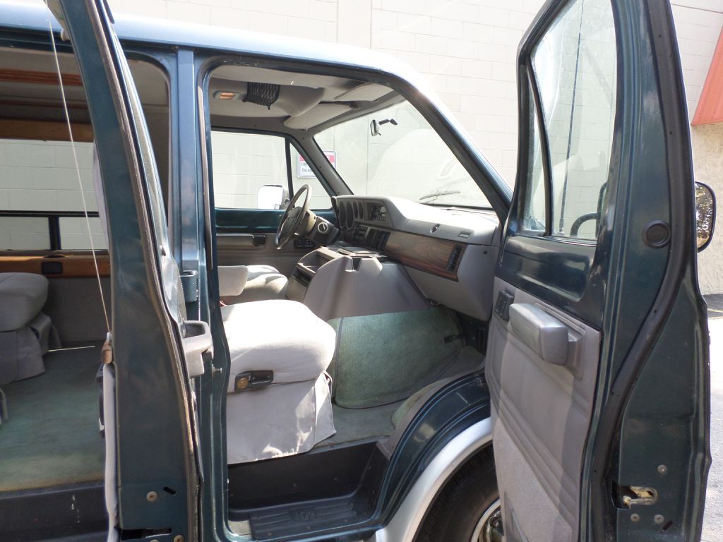 1997 Dodge Ram Van Image 12
