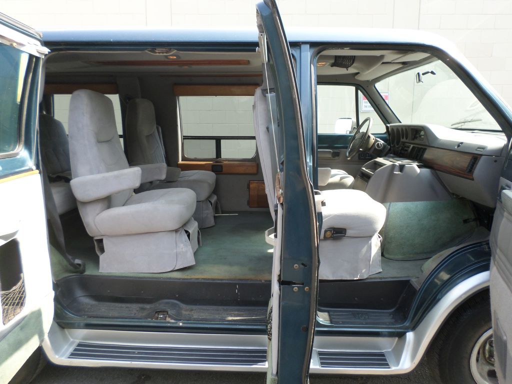 1997 Dodge Ram Van Image 13