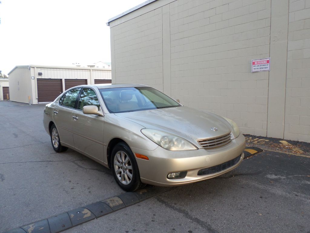 2003 Lexus ES Image 2