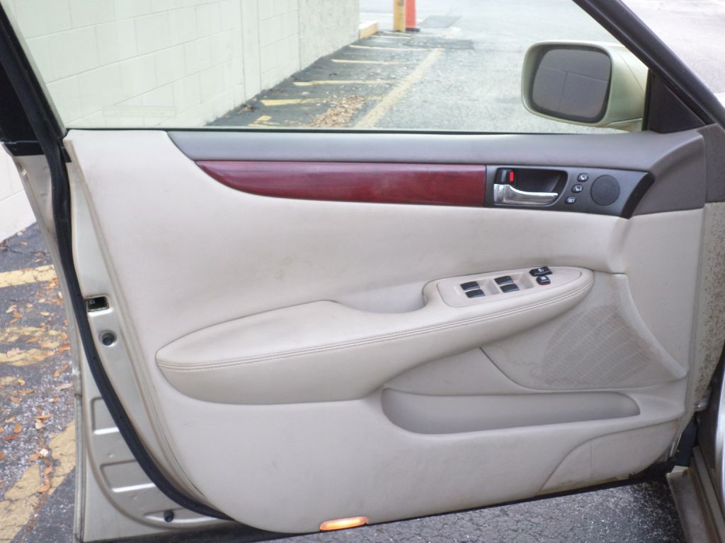 2003 Lexus ES Image 9