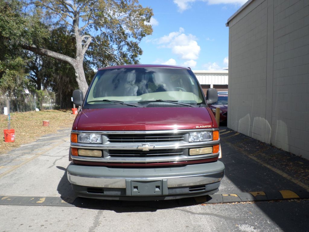 2000 Chevrolet Express Image 3