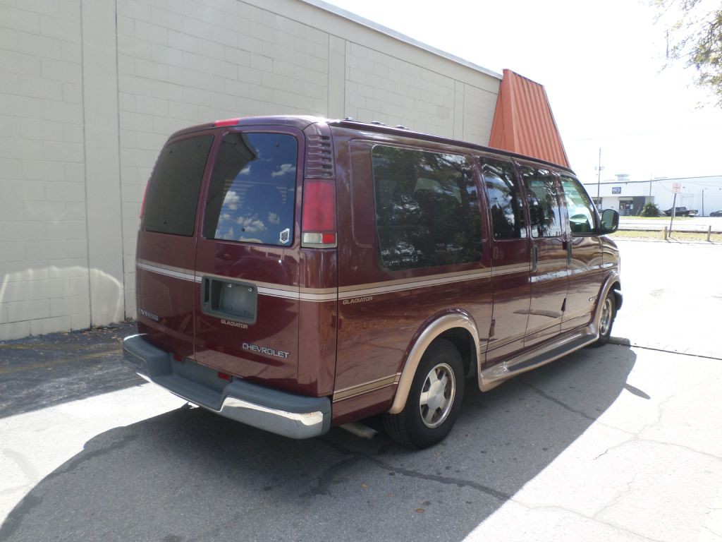2000 Chevrolet Express Image 8