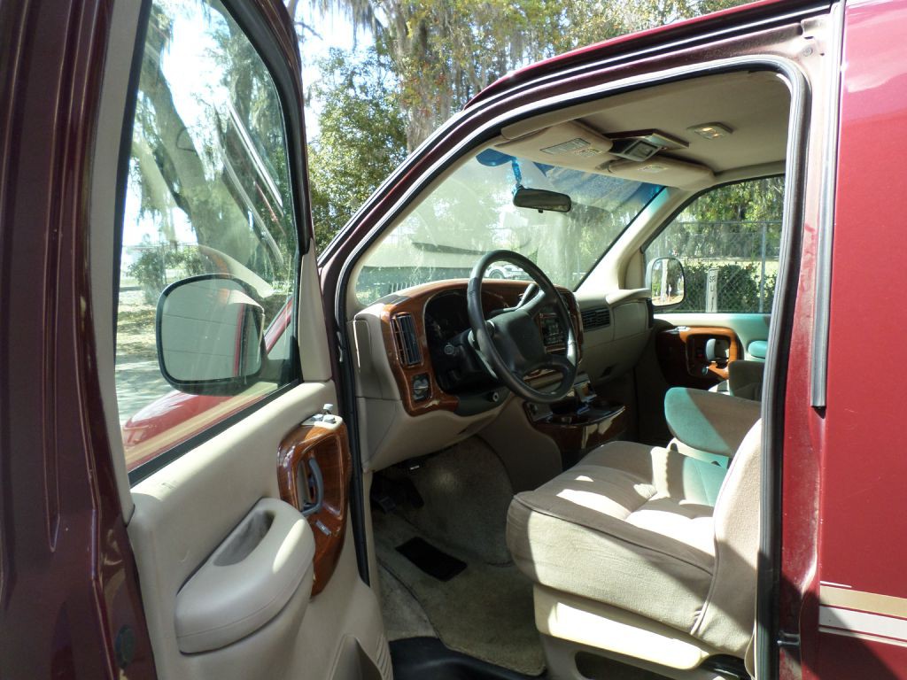 2000 Chevrolet Express Image 12