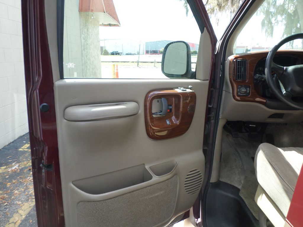 2000 Chevrolet Express Image 13