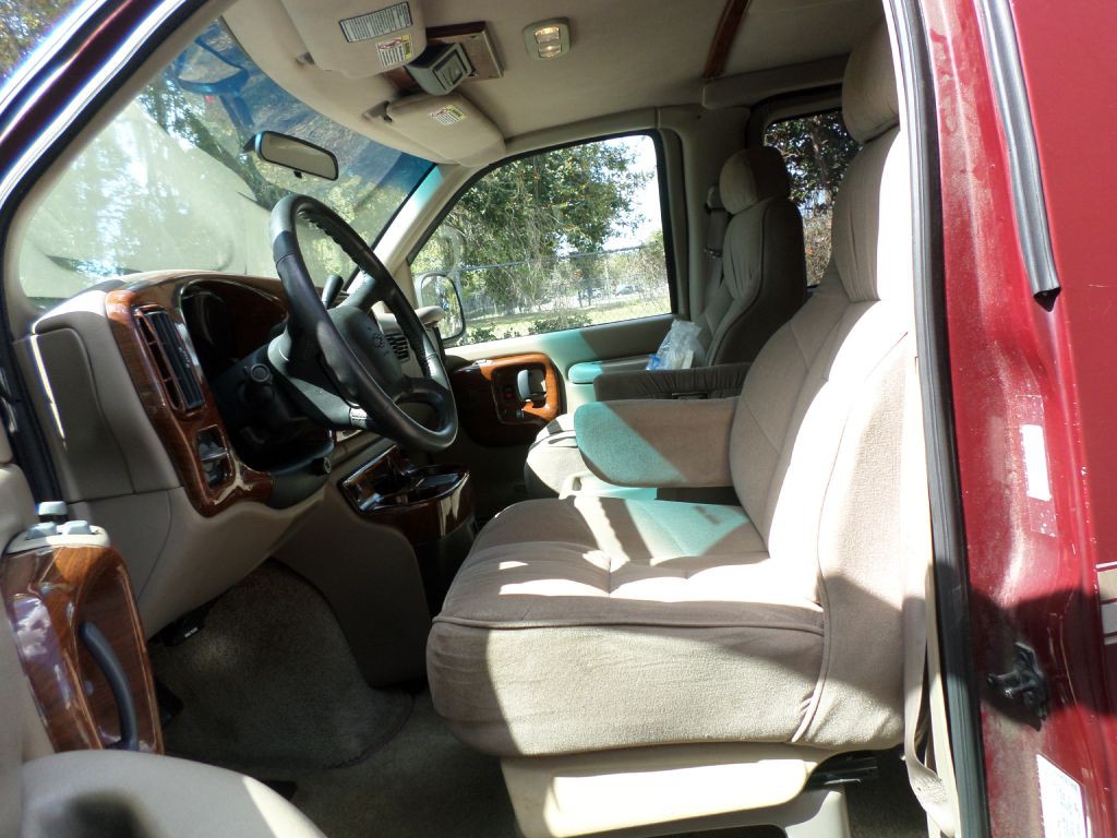 2000 Chevrolet Express Image 14