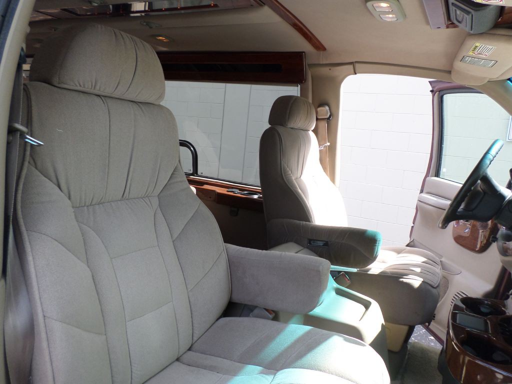 2000 Chevrolet Express Image 18