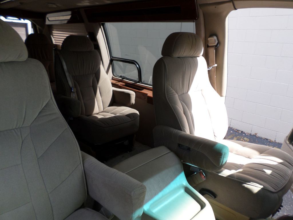 2000 Chevrolet Express Image 19