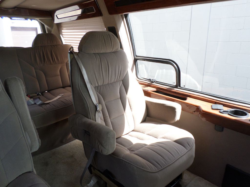 2000 Chevrolet Express Image 22