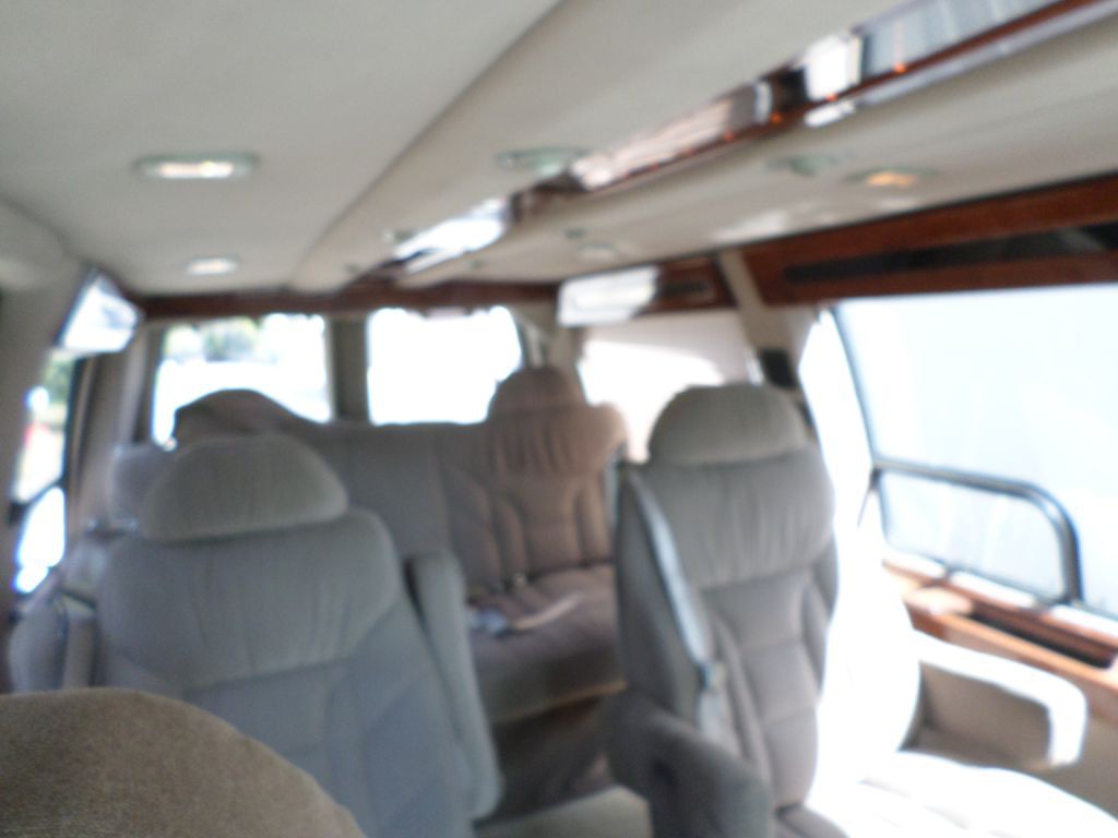2000 Chevrolet Express Image 23