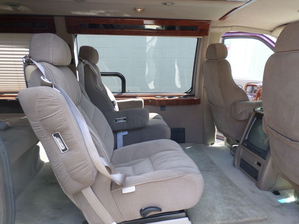 2000 Chevrolet Express Image 24