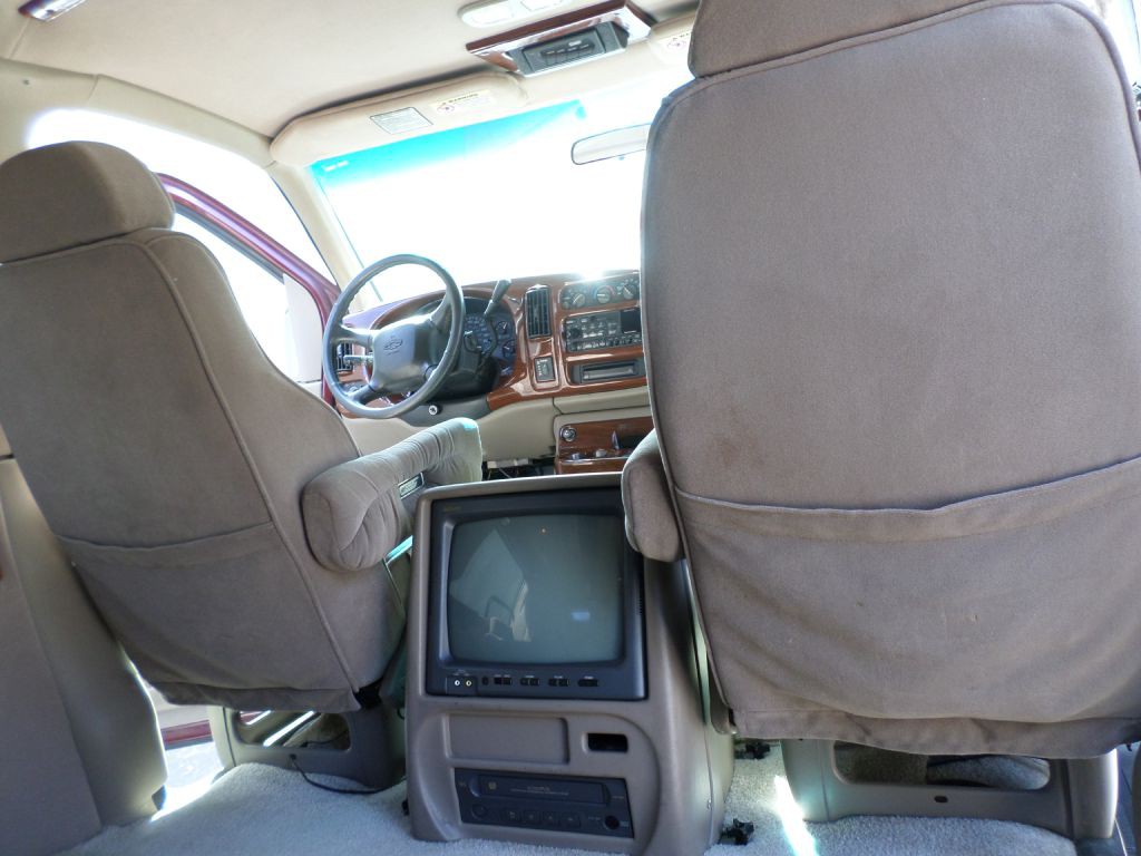 2000 Chevrolet Express Image 25