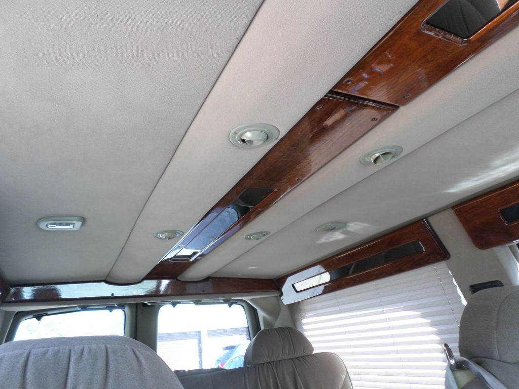 2000 Chevrolet Express Image 28