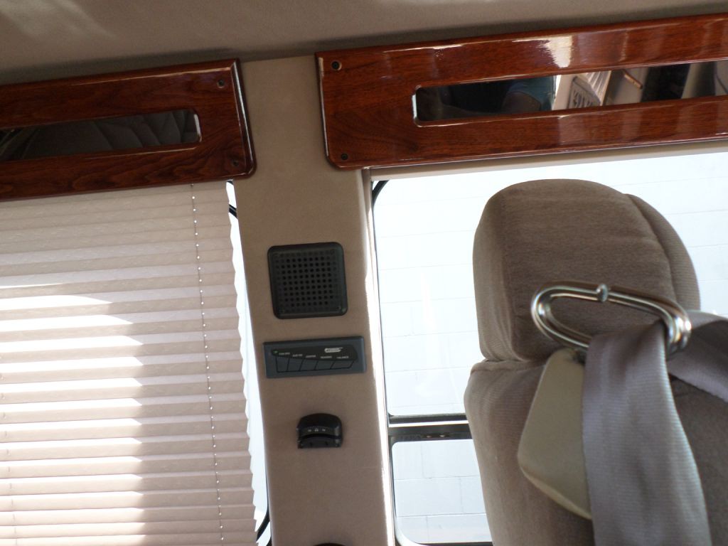 2000 Chevrolet Express Image 29